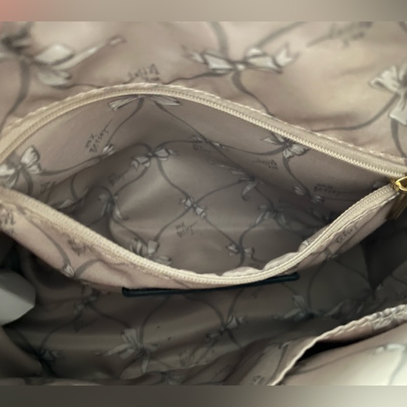 💕 Preloved Betsey Johnson Dome Satchel Handbag 💕 - Picture 8 of 11